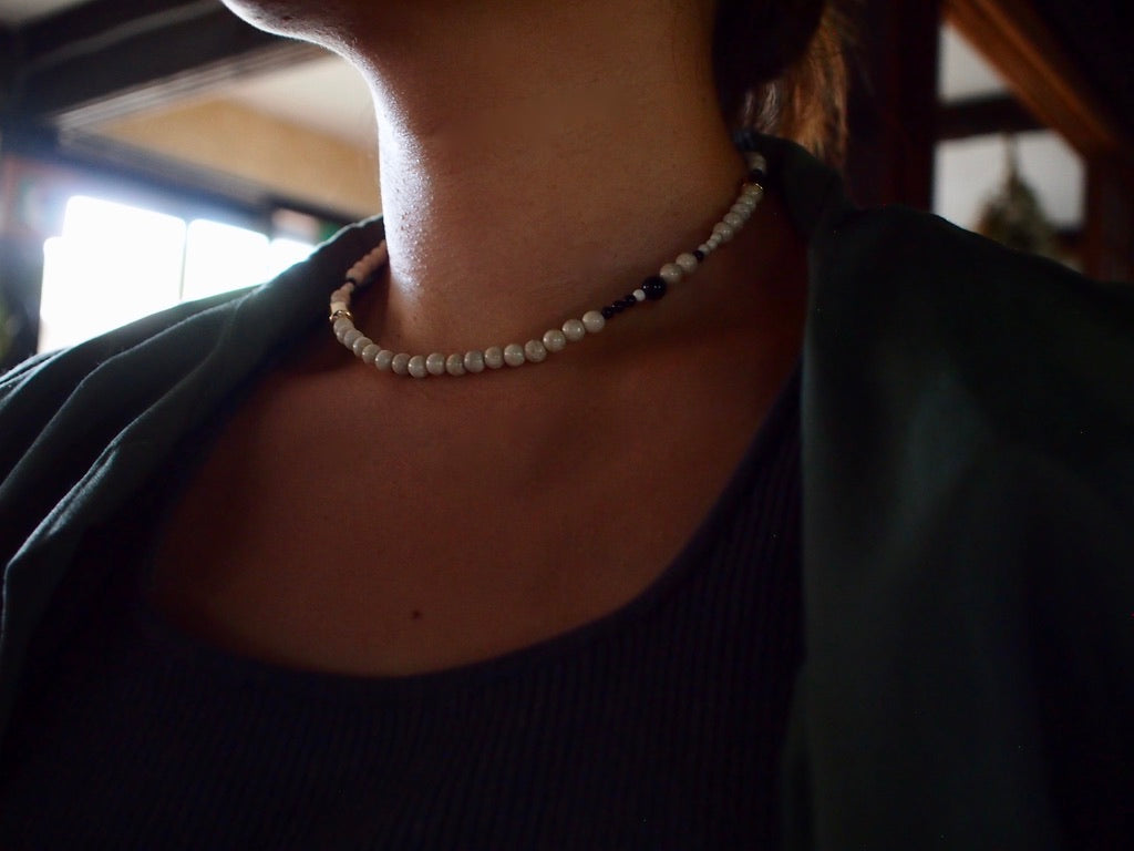 &RINA Stone Wire Necklace_Ivory
