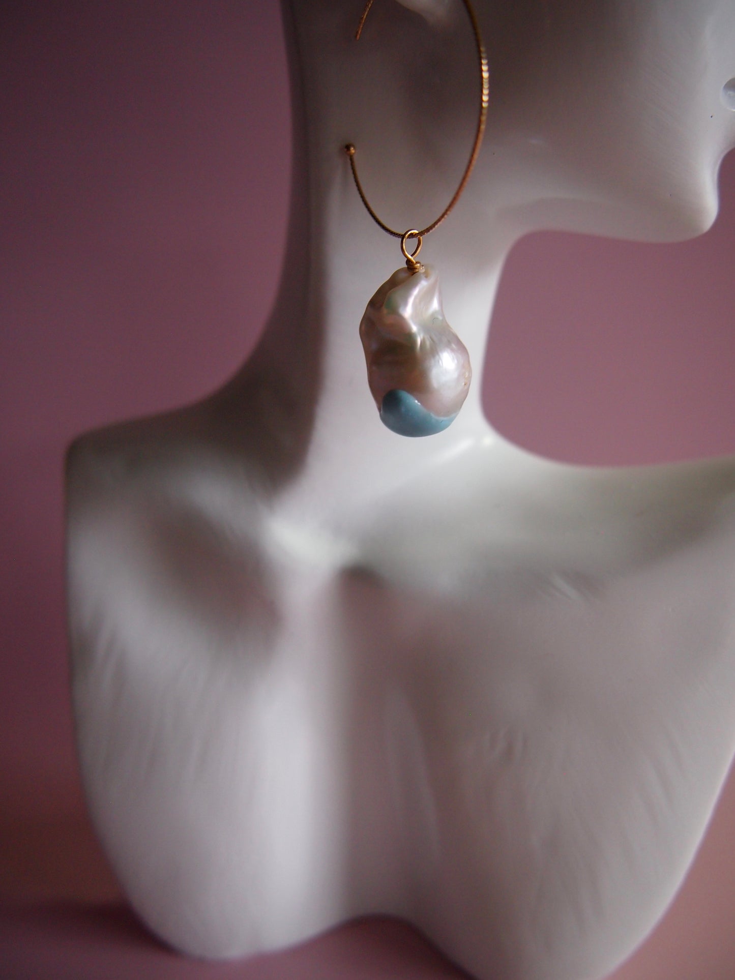 Something BLUE_Hoop earrings L_ Baroque Pearl_WHT K10