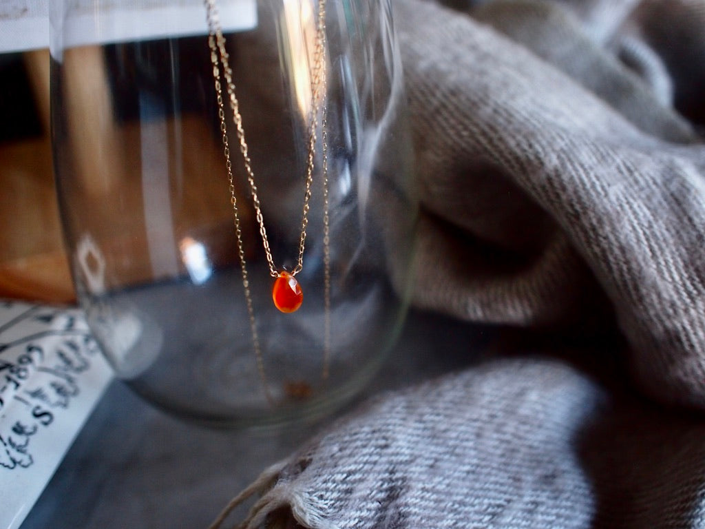 10K NUDE STONE NECKLACE / Carnelian cut
