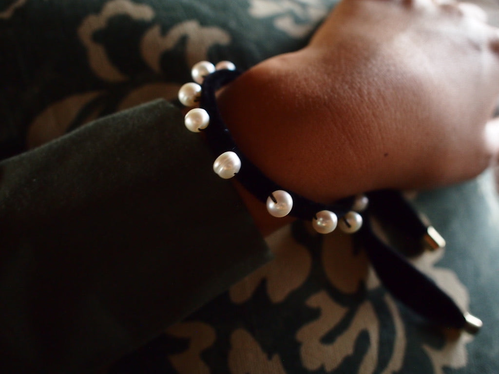 &RINA dots Pearl Ribbon Bracelet_BLK