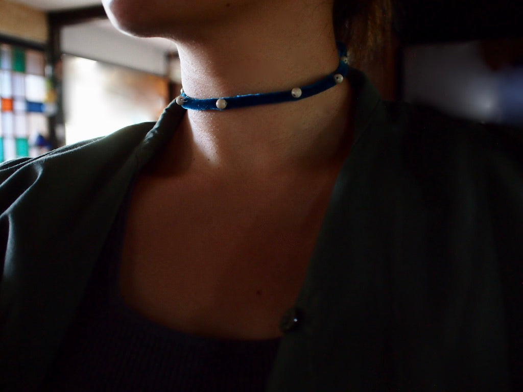 &RINA dots stone Ribbon Choker_Blue