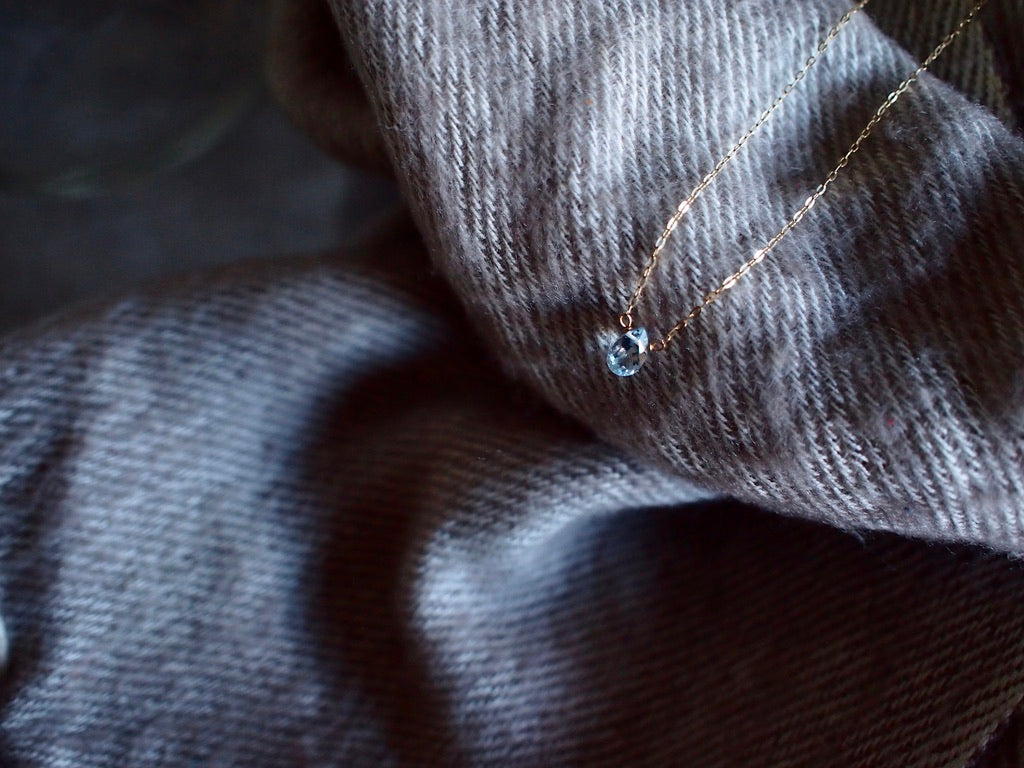 10K NUDE STONE NECKLACE / BLUE TOPAZ cut drop
