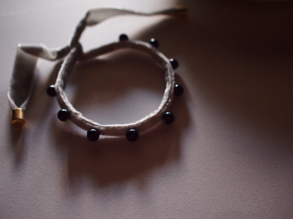 &RINA dots stone Ribbon Bracelet_Gray