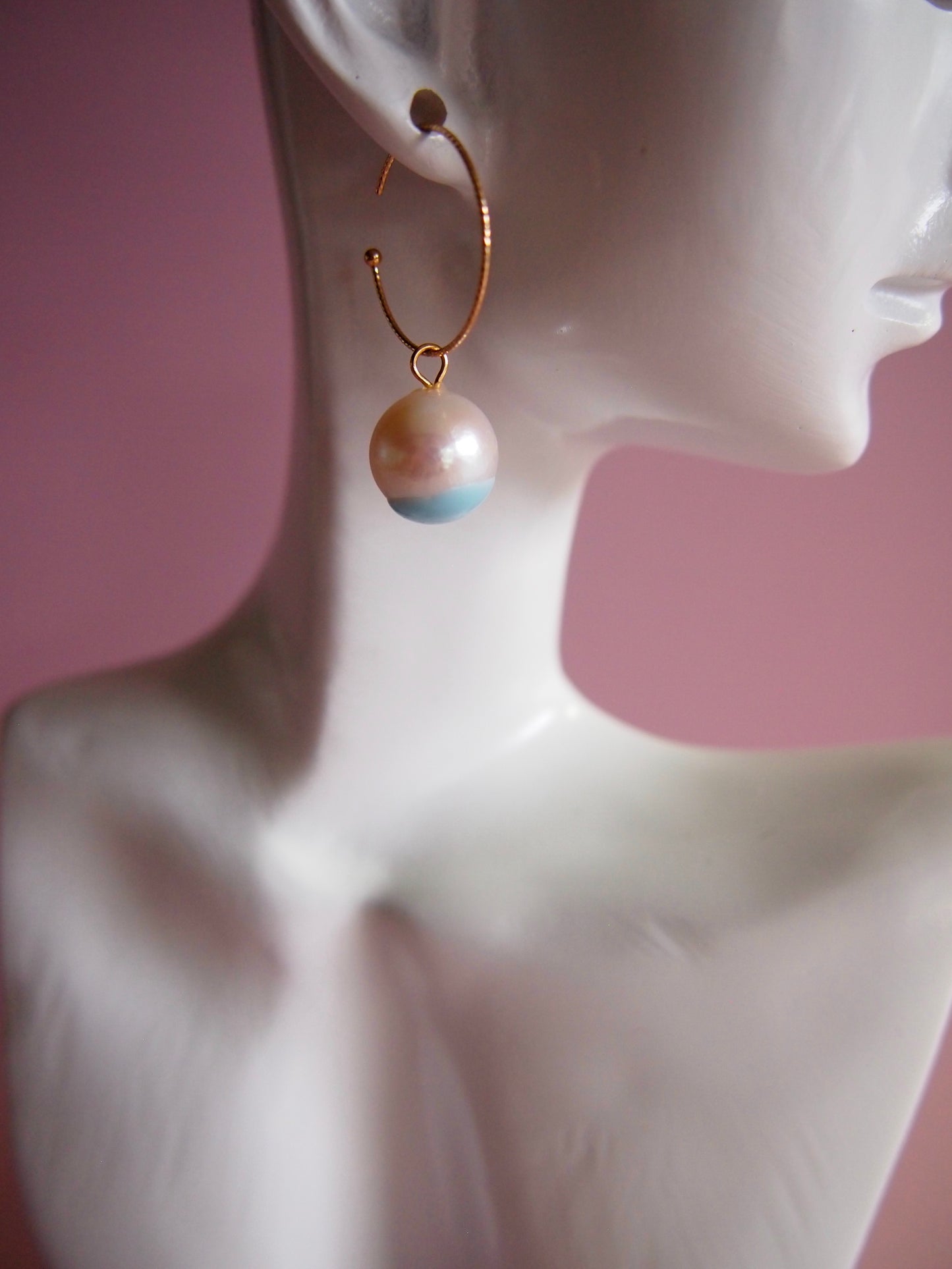 Something BLUE_Hoop earrings L_ Extra large Pearl_WHT K10
