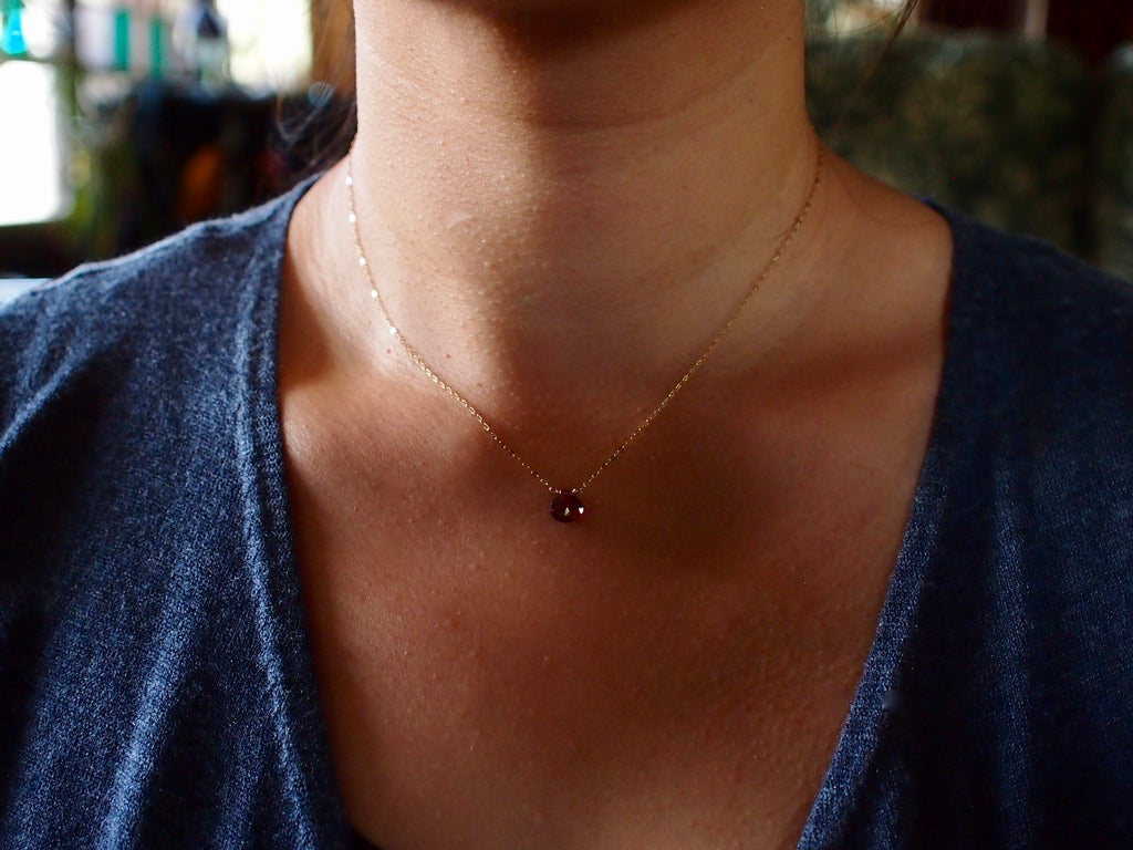 10K NUDE STONE NECKLACE / Garnet cut