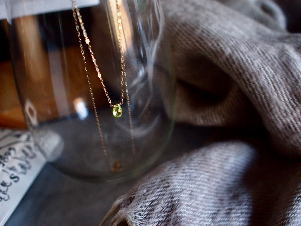 10K NUDE STONE NECKLACE / Peridot cut