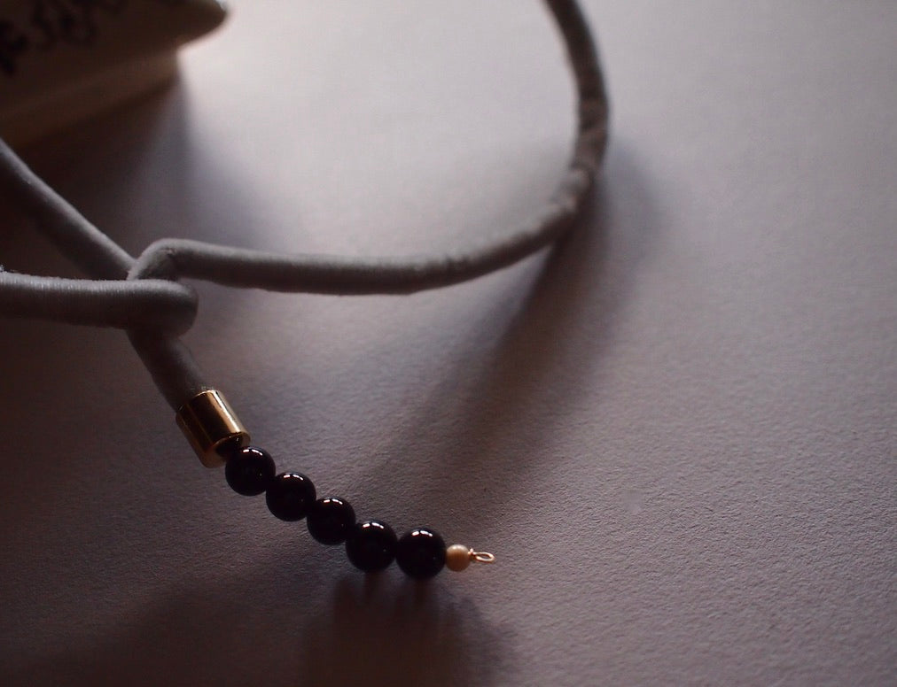 &RINA Side stone Ribbon Choker_Gray