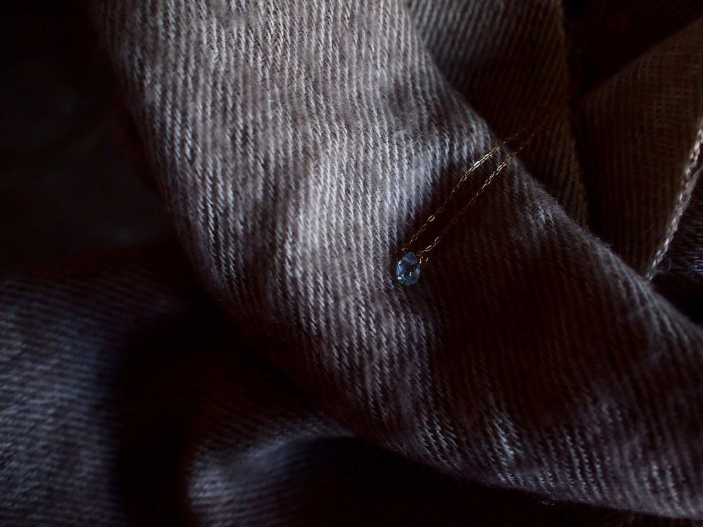 10K NUDE STONE NECKLACE / BLUE TOPAZ cut drop