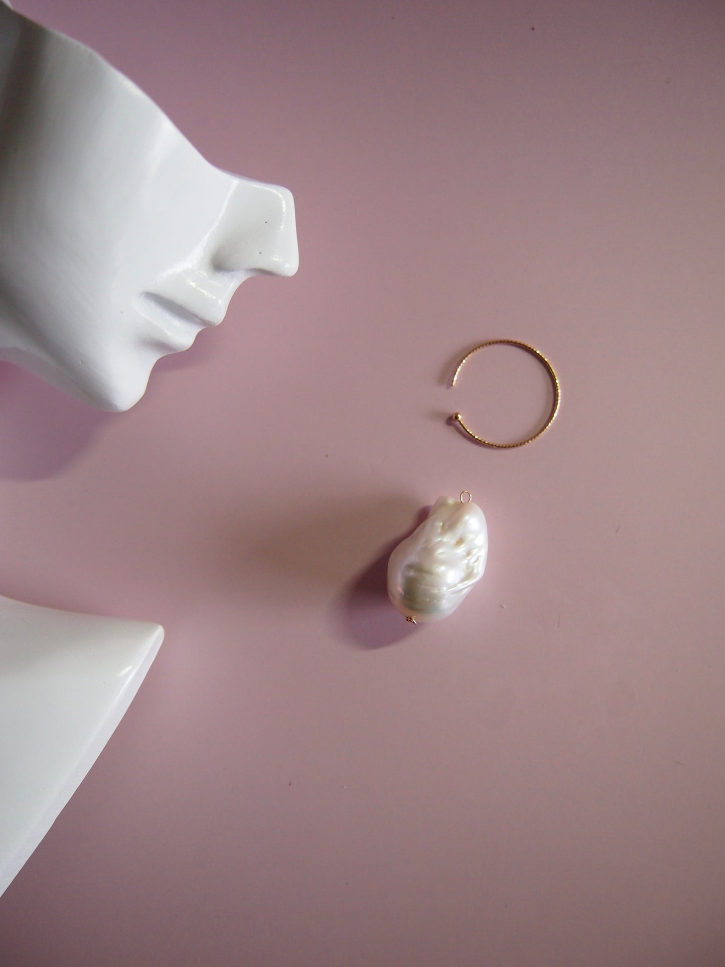 Something BLUE_Hoop earrings S_ Baroque Pearl_WHT K10