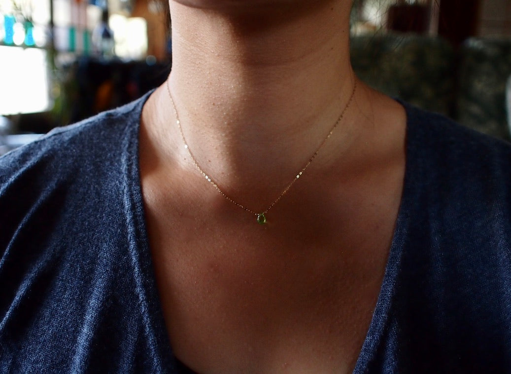 10K NUDE STONE NECKLACE / Peridot cut