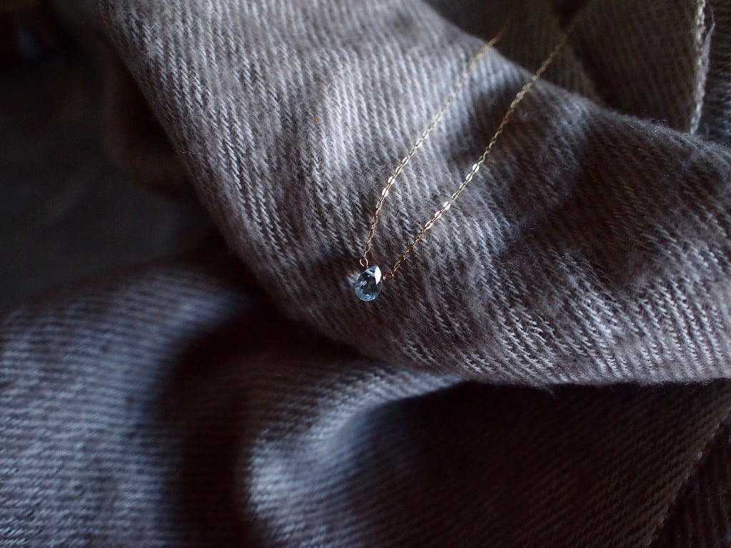10K NUDE STONE NECKLACE / BLUE TOPAZ cut drop