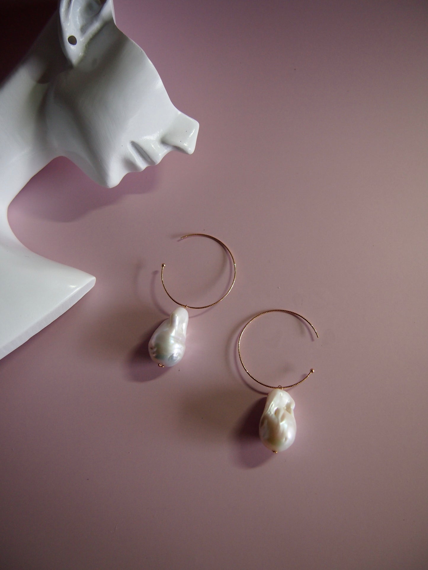 Something BLUE_Hoop earrings L_ Baroque Pearl_WHT K10