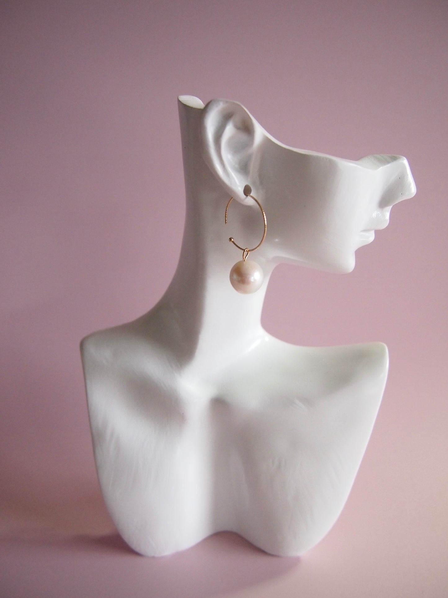Something BLUE_Hoop earrings S_ Extra large Pearl_WHT K10