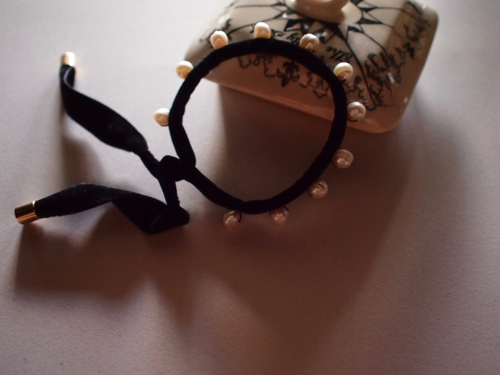 &RINA dots Pearl Ribbon Bracelet_BLK