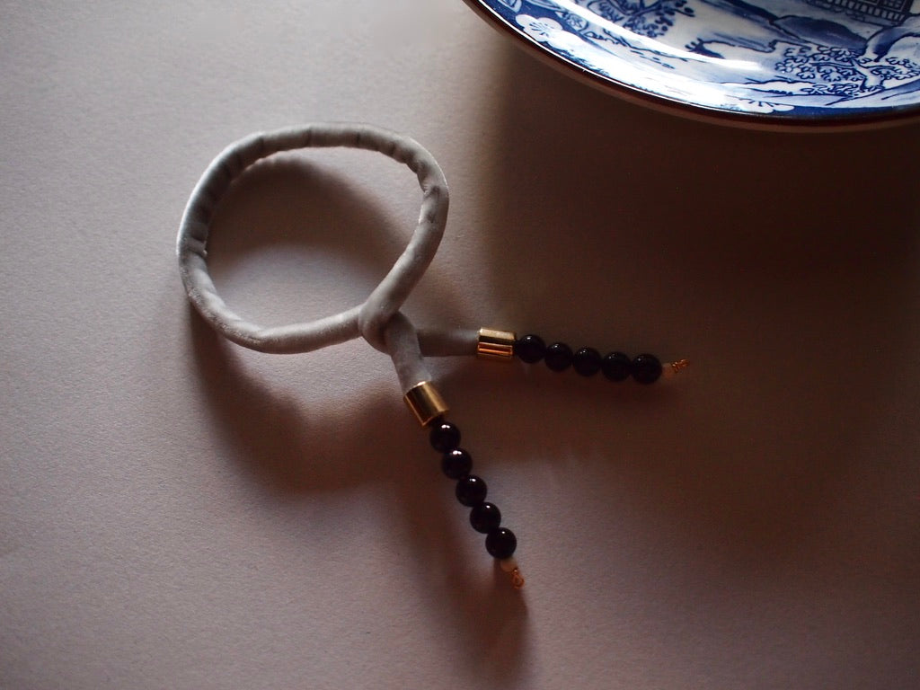 &RINA Side stone Ribbon Bracelet_Gray