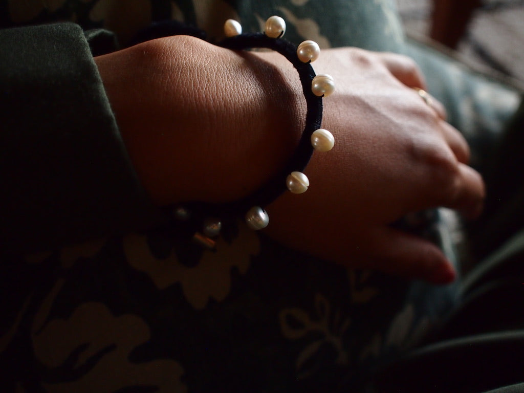 &RINA dots Pearl Ribbon Bracelet_BLK