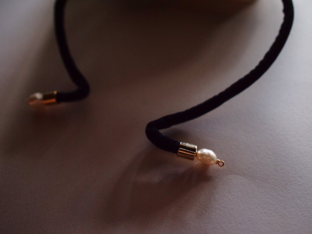 &RINA Side Pearl Ribbon Choker_BLK