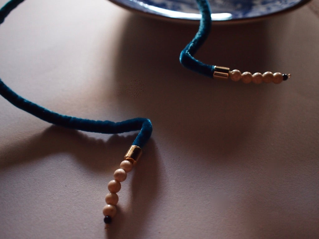 &RINA Side stone Ribbon Choker_Blue