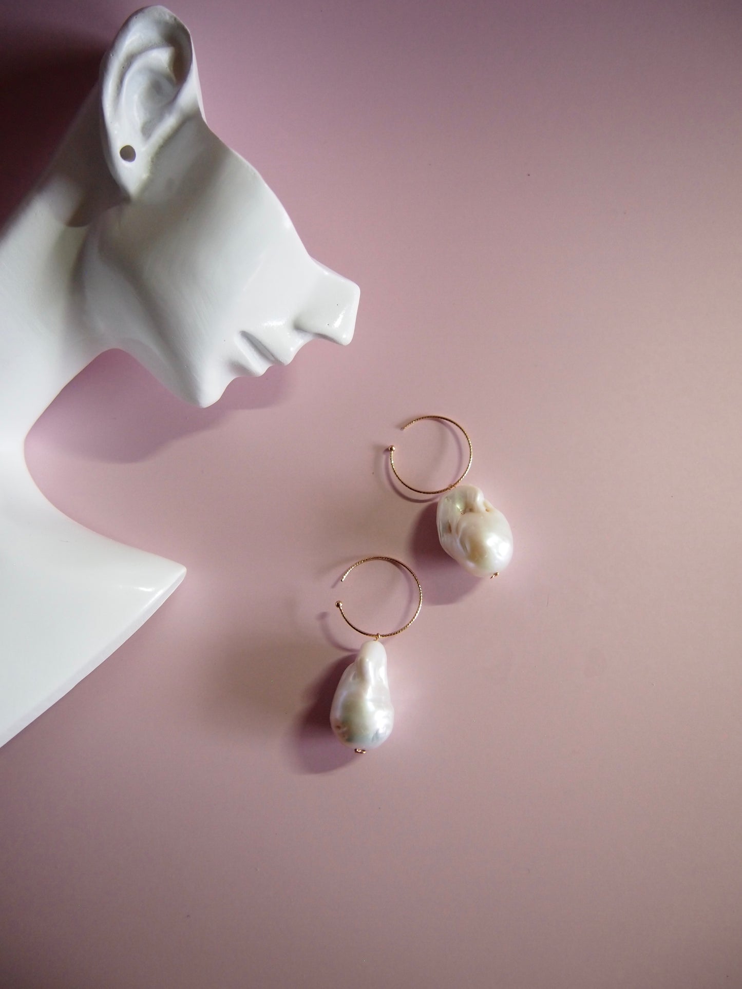 Something BLUE_Hoop earrings S_ Baroque Pearl_WHT K10