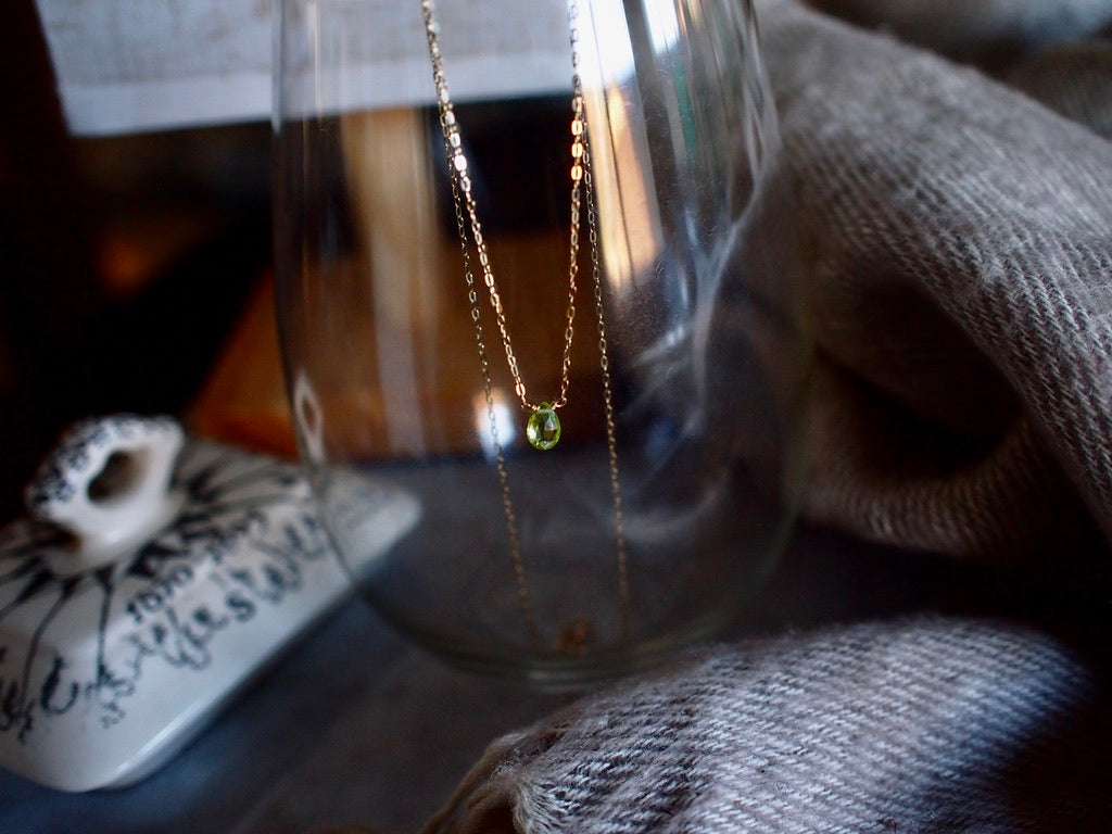 10K NUDE STONE NECKLACE / Peridot cut
