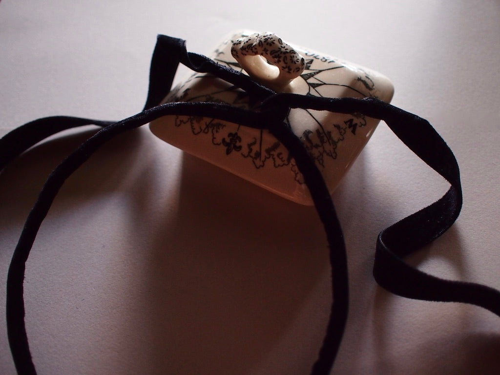 &RINA U Pearl Ribbon Choker