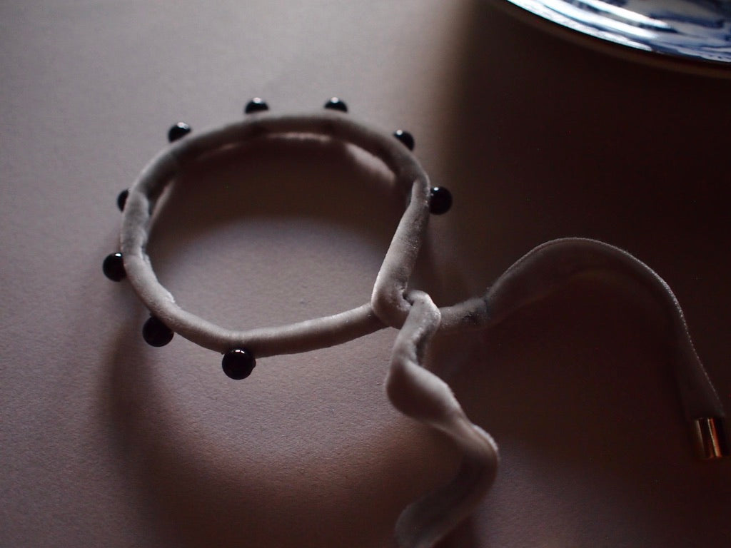 &RINA dots stone Ribbon Bracelet_Gray