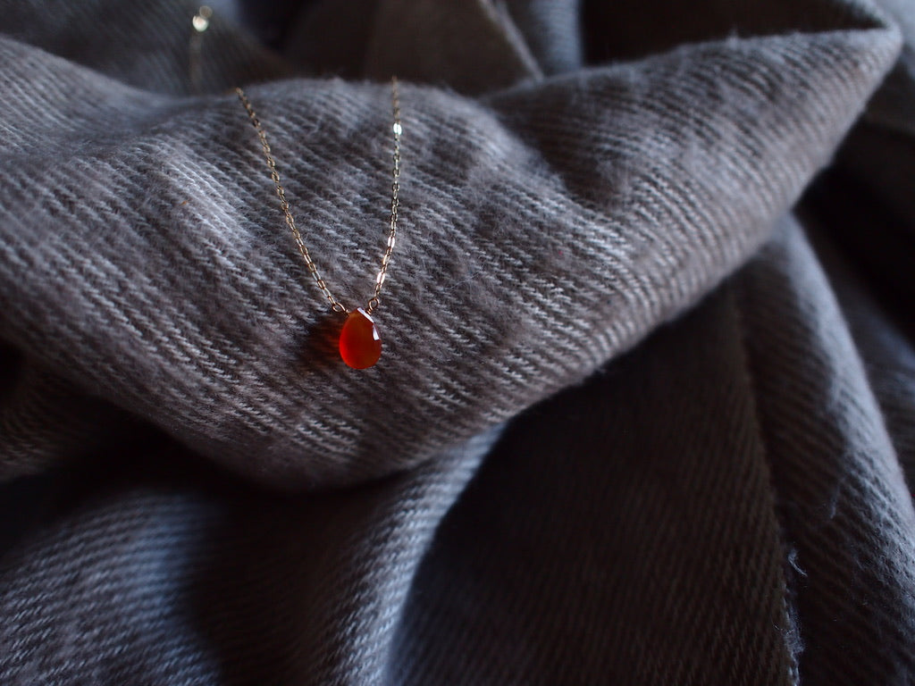 10K NUDE STONE NECKLACE / Carnelian cut