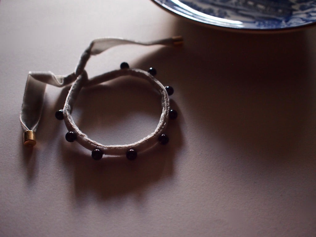 &RINA dots stone Ribbon Bracelet_Gray