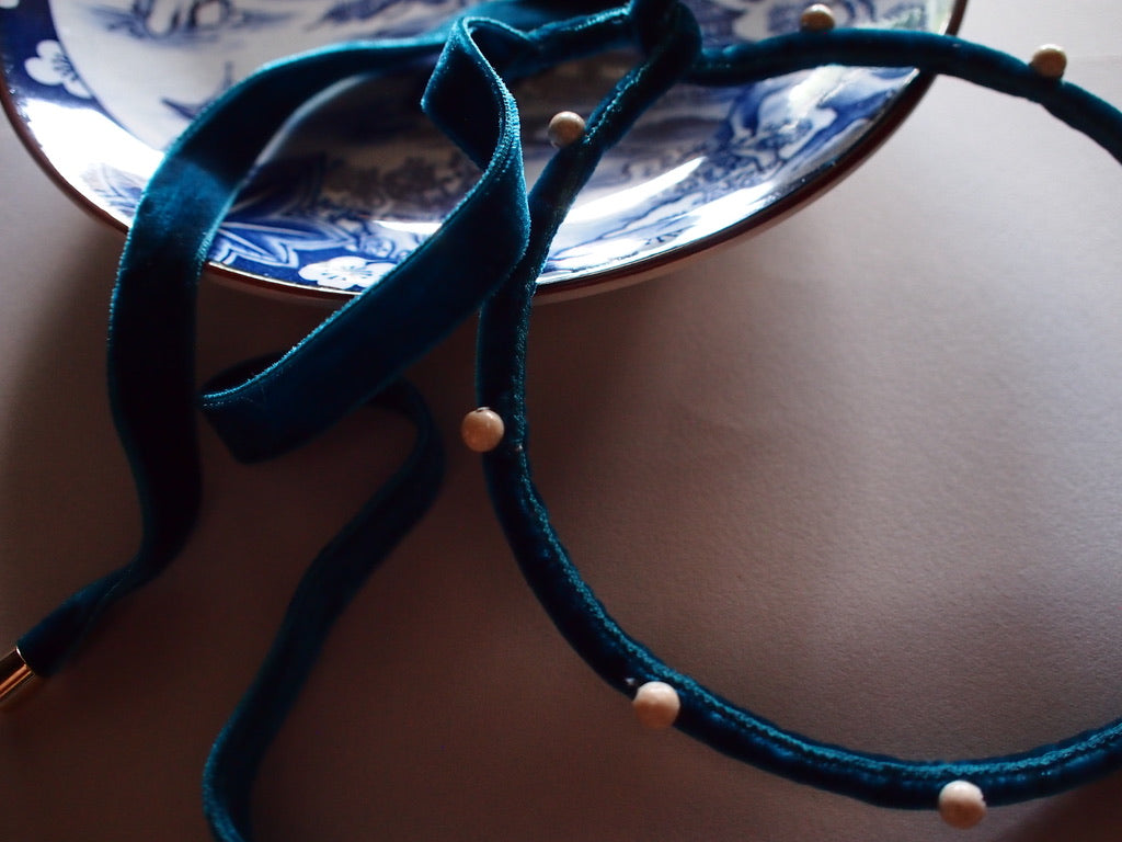 &RINA dots stone Ribbon Choker_Blue