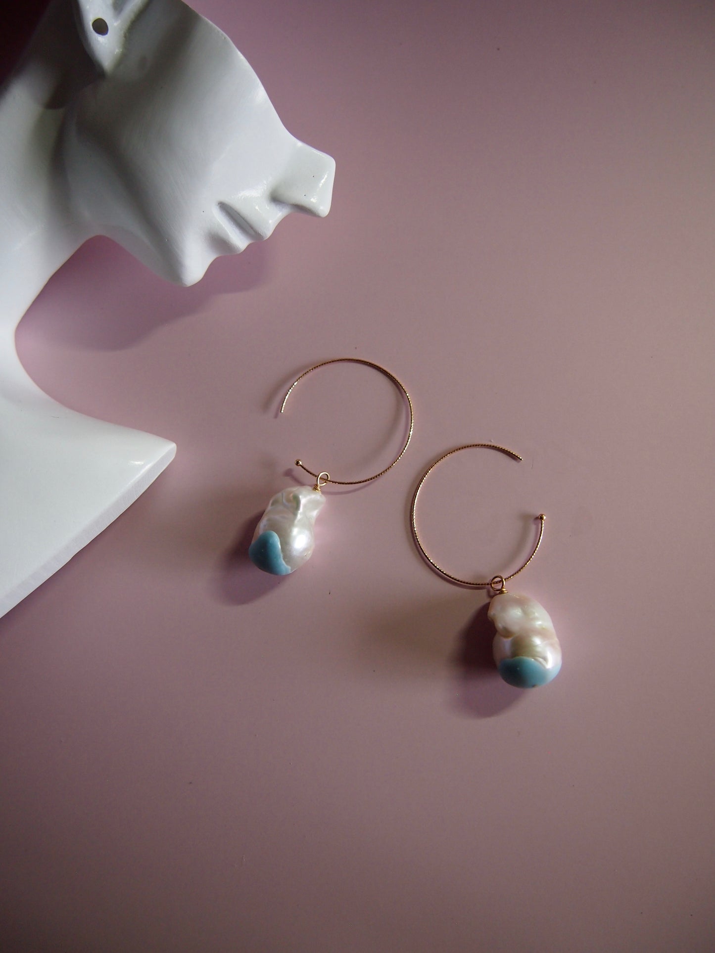 Something BLUE_Hoop earrings L_ Baroque Pearl_WHT K10