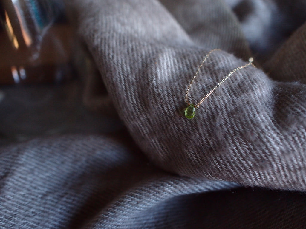 10K NUDE STONE NECKLACE / Peridot cut