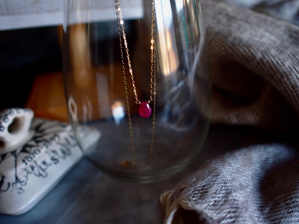 10K NUDE STONE NECKLACE / RUBY uncut