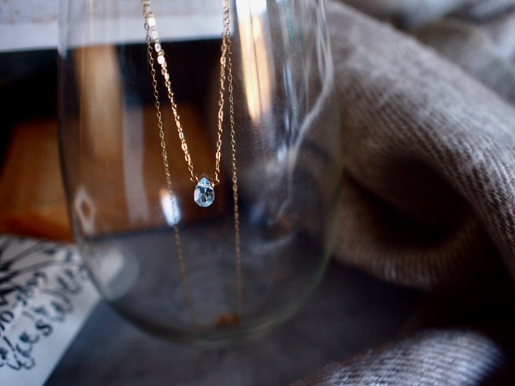 10K NUDE STONE NECKLACE / BLUE TOPAZ cut drop