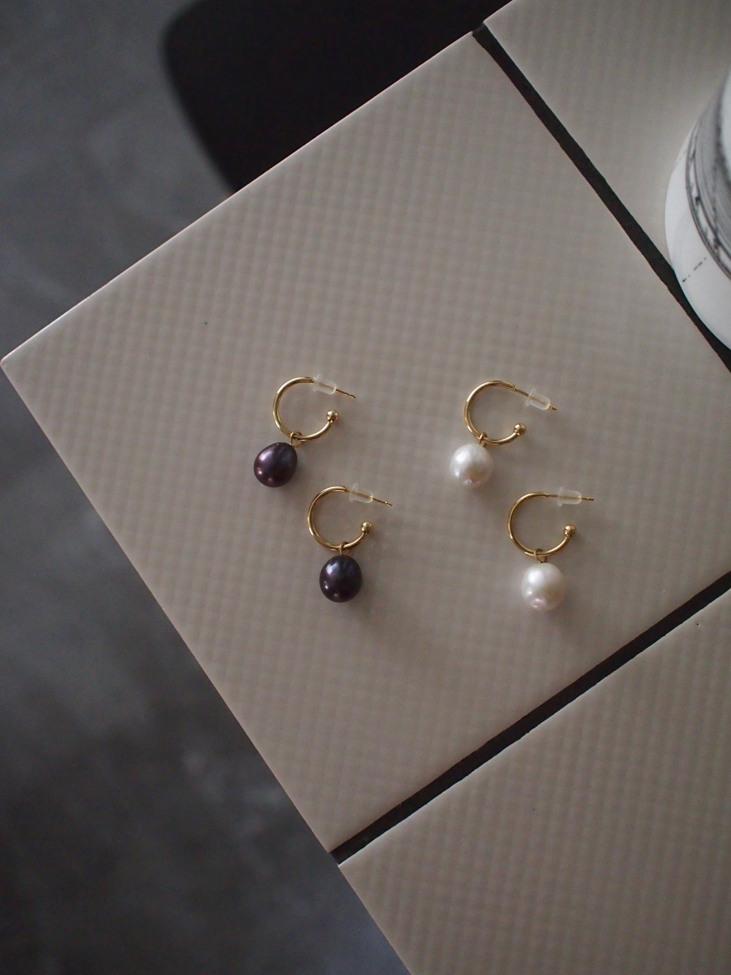 Something BLUE_2WAY Hoop Simple pearl charm PE ピアス