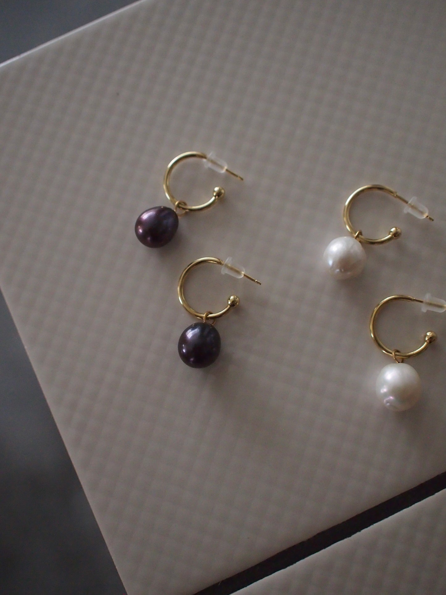 Something BLUE_2WAY Hoop Simple pearl charm PE ピアス