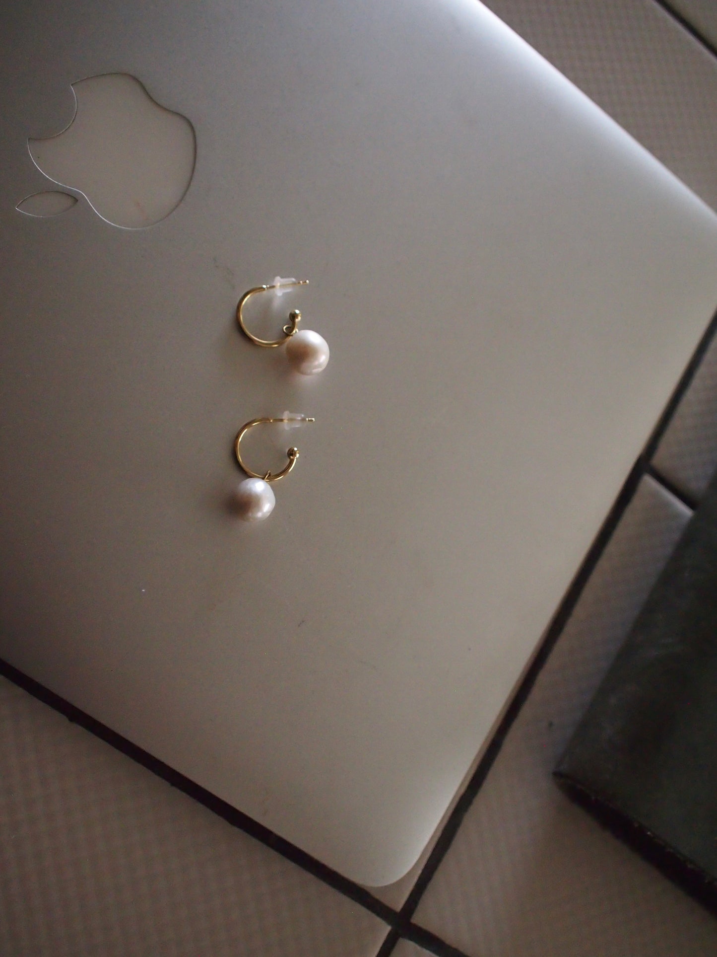 Something BLUE_2WAY Hoop Simple pearl charm PE ピアス