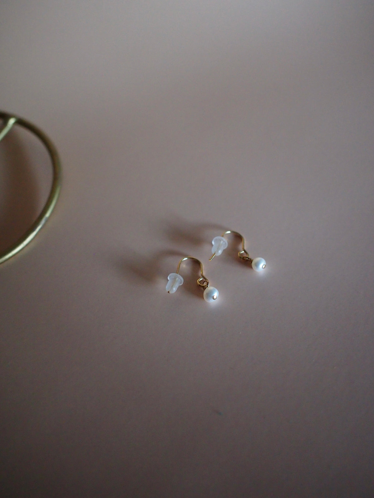 Daily Luxe_one baby pearl hook_Goldピアス