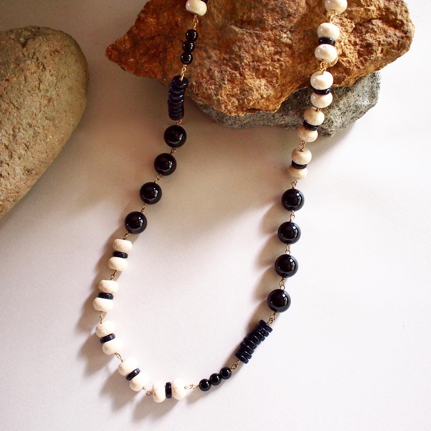 NAVY SUNSET MIDDLE NECKLACE