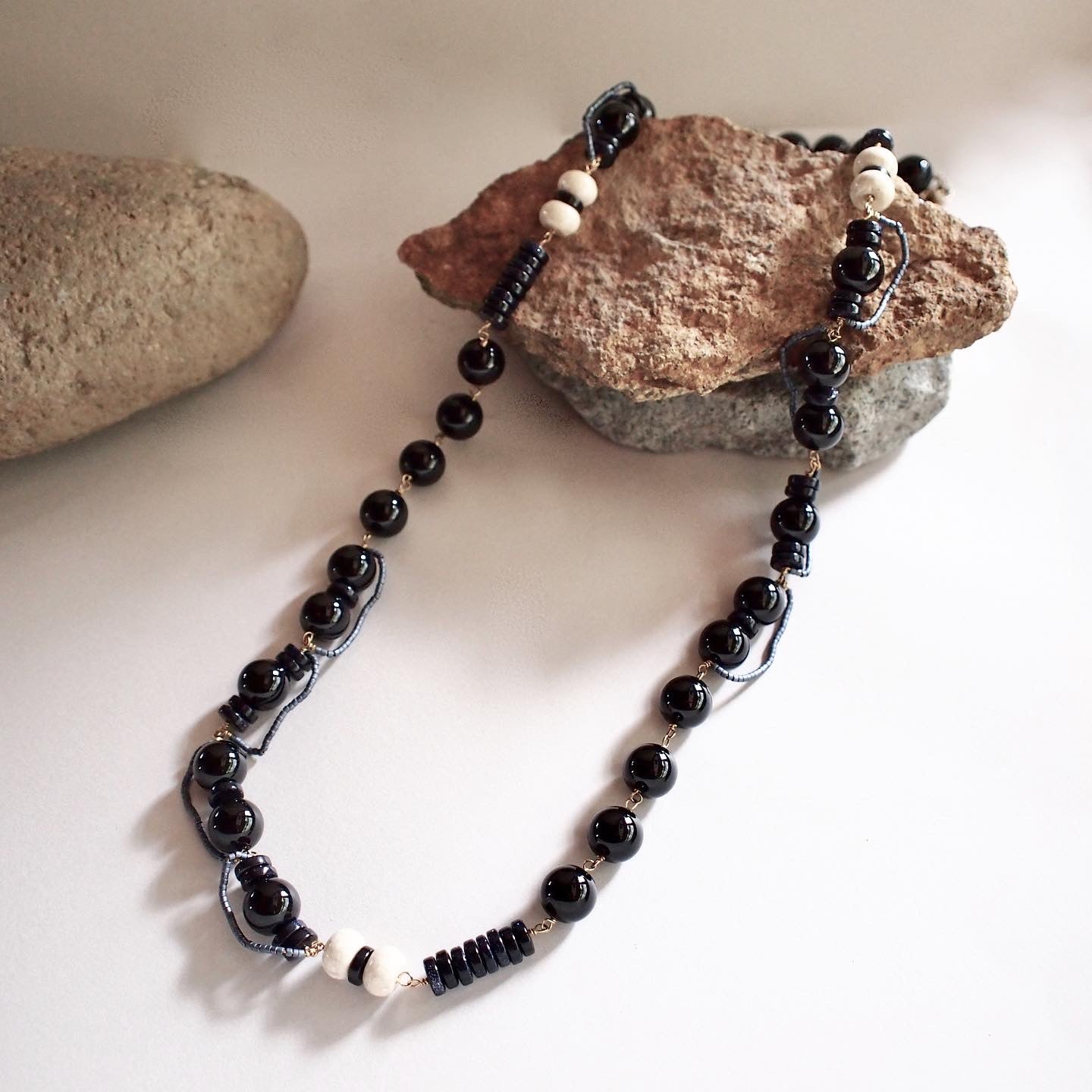 NAVY SUNSET MIDDLE NECKLACE