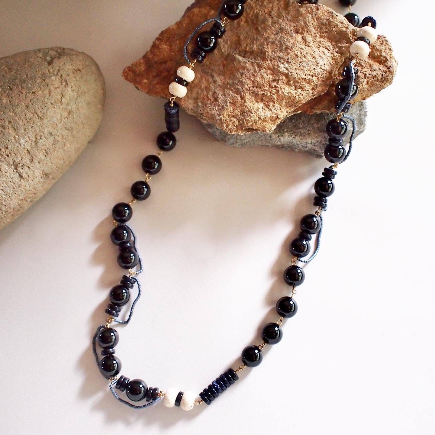 NAVY SUNSET MIDDLE NECKLACE