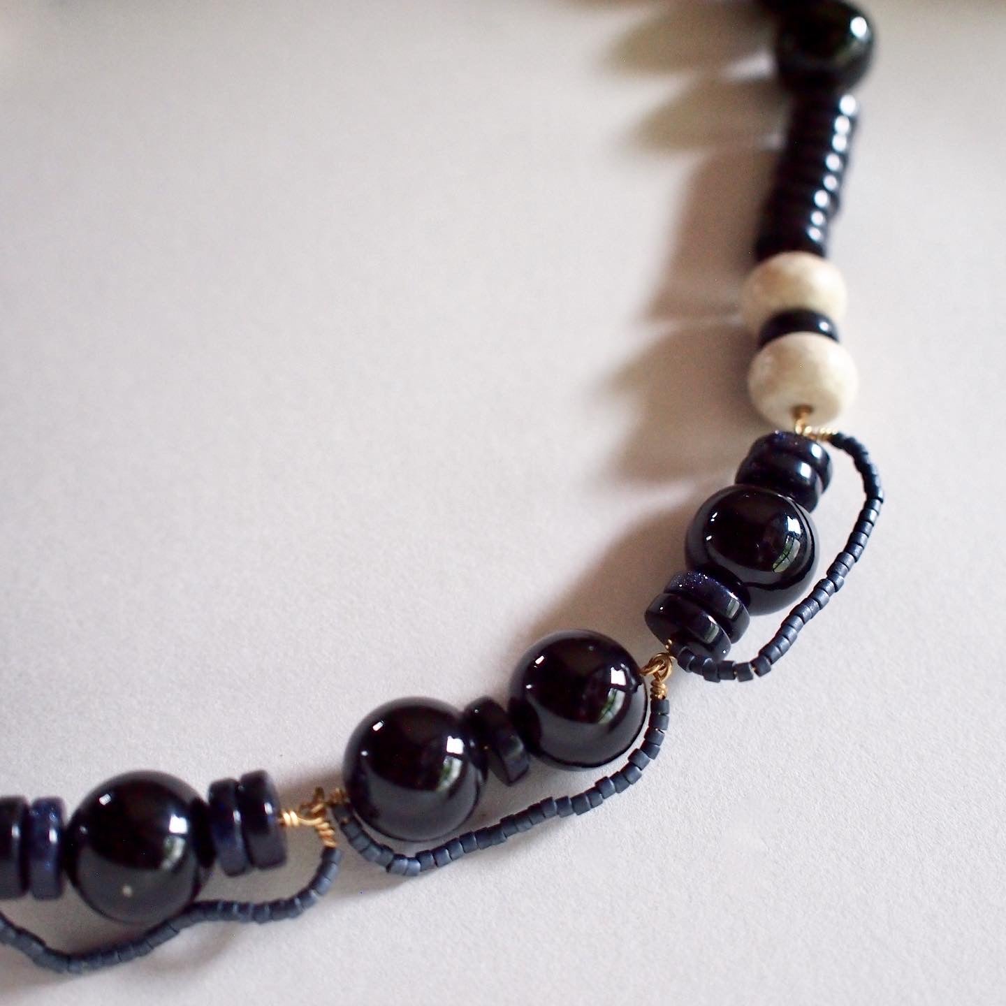 NAVY SUNSET MIDDLE NECKLACE