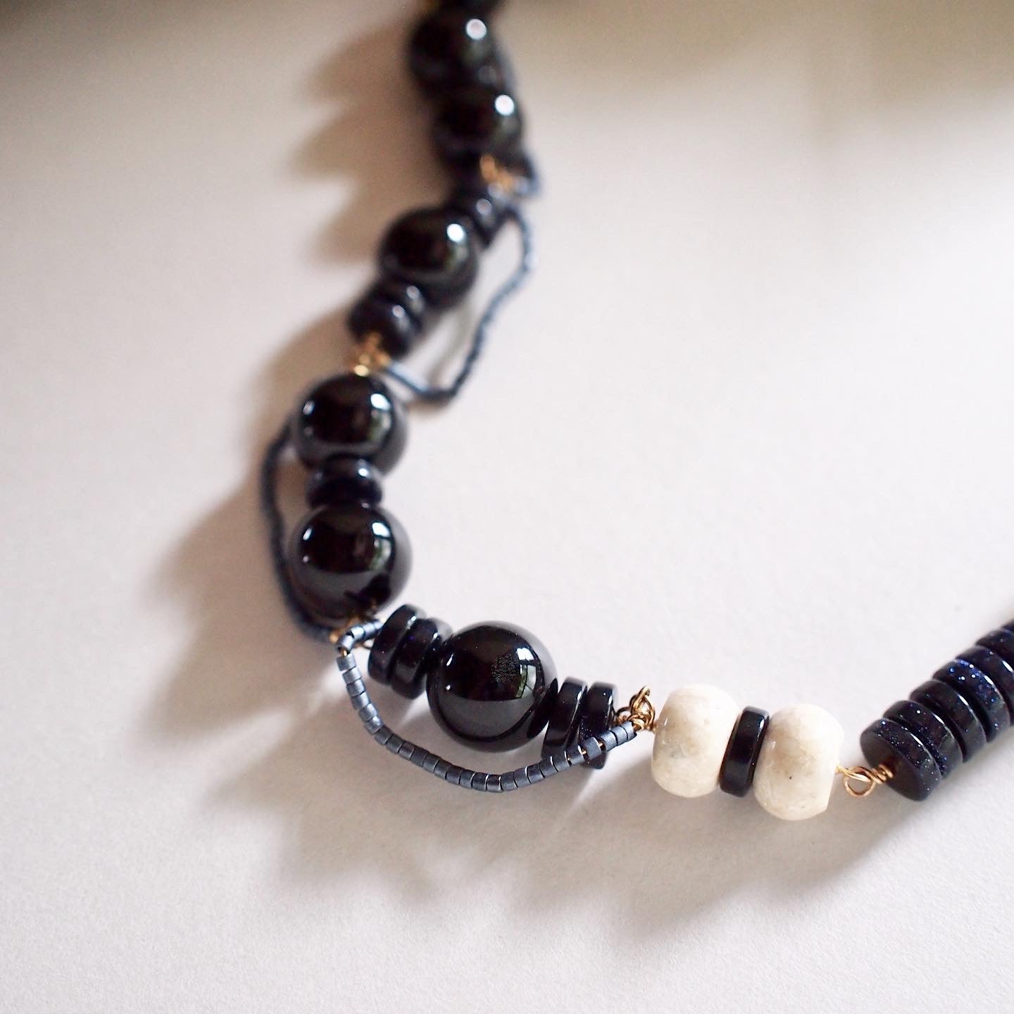 NAVY SUNSET MIDDLE NECKLACE