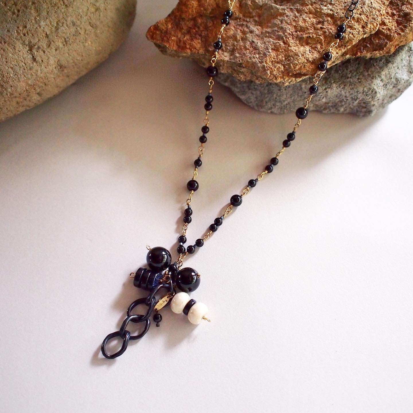 NAVY SUNSET PENDANT NECKLACE