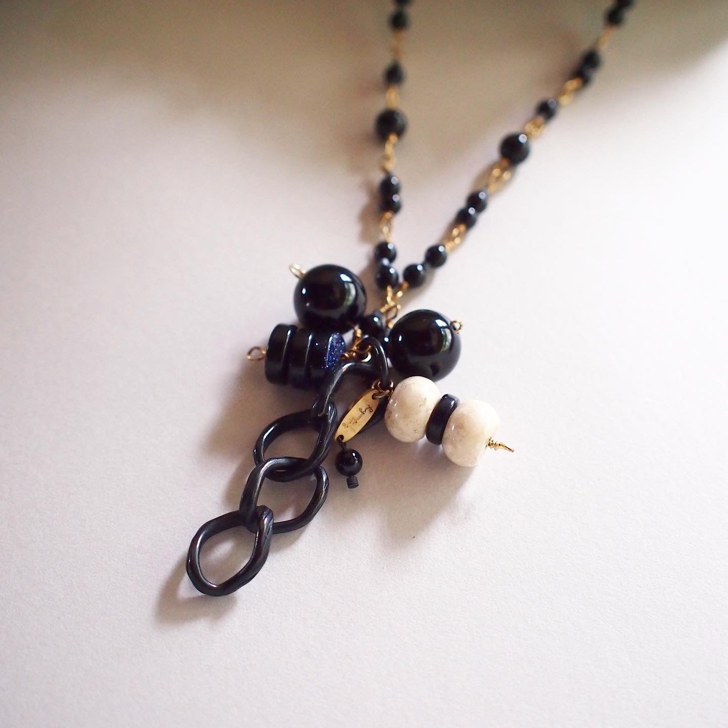 NAVY SUNSET PENDANT NECKLACE