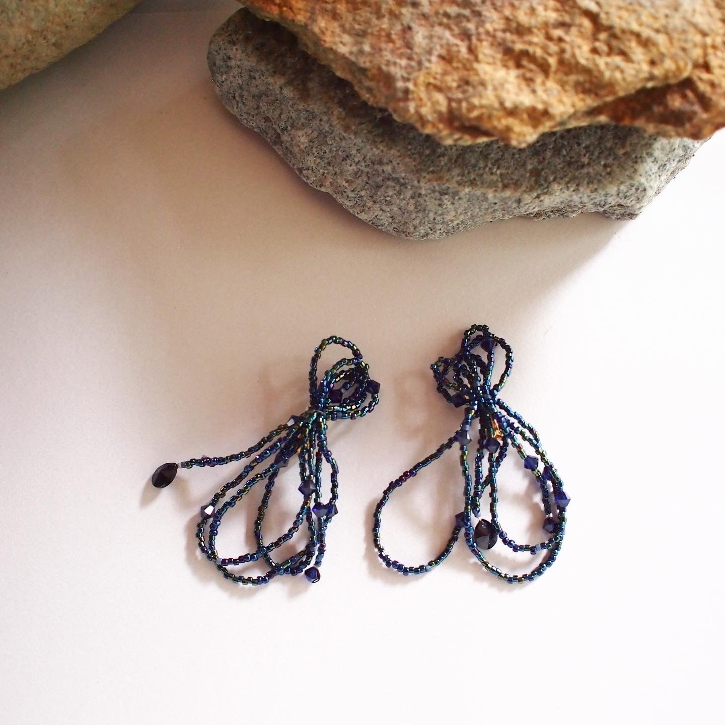 NAVY SUNSET RIBBON PIERCE / EARRING