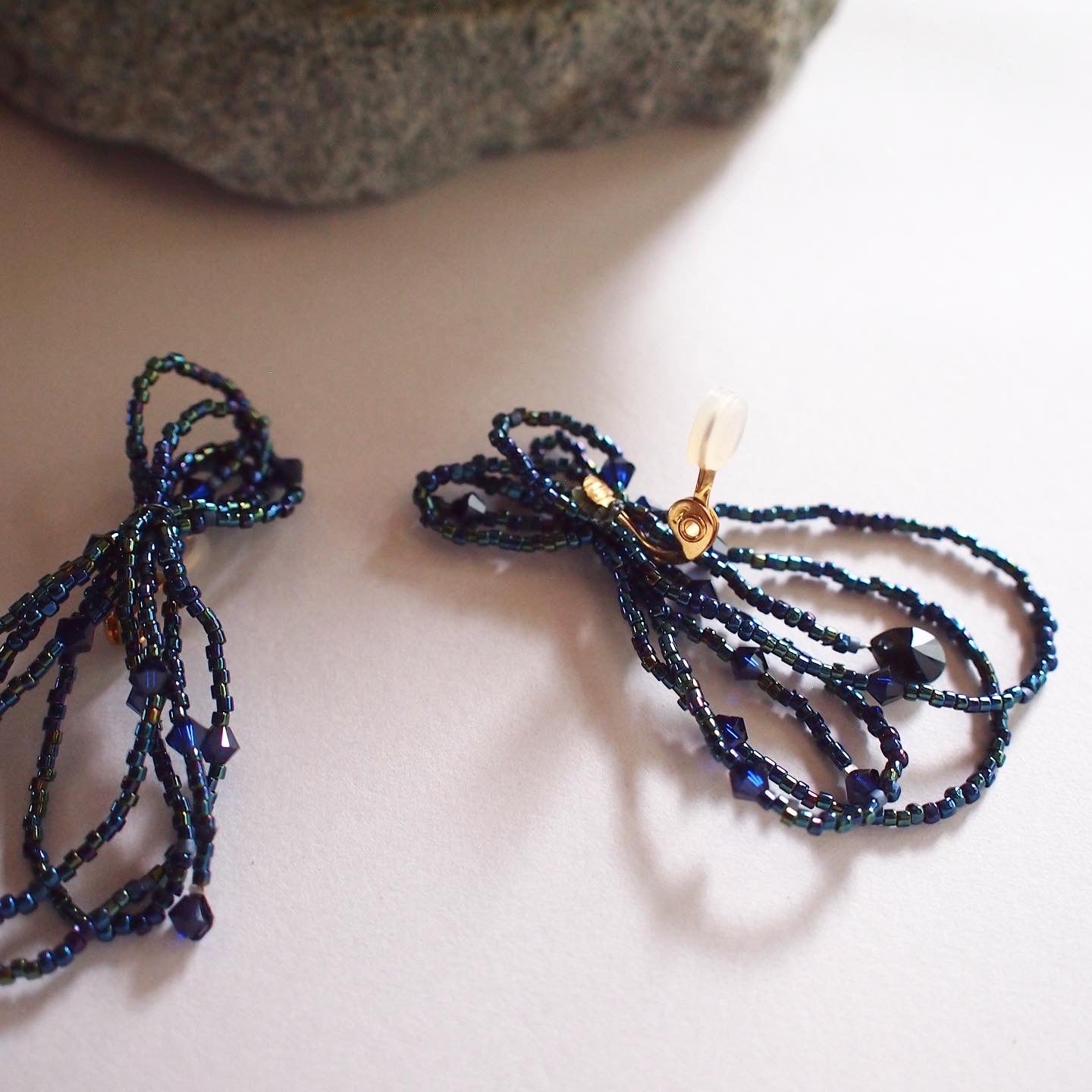 NAVY SUNSET RIBBON PIERCE / EARRING