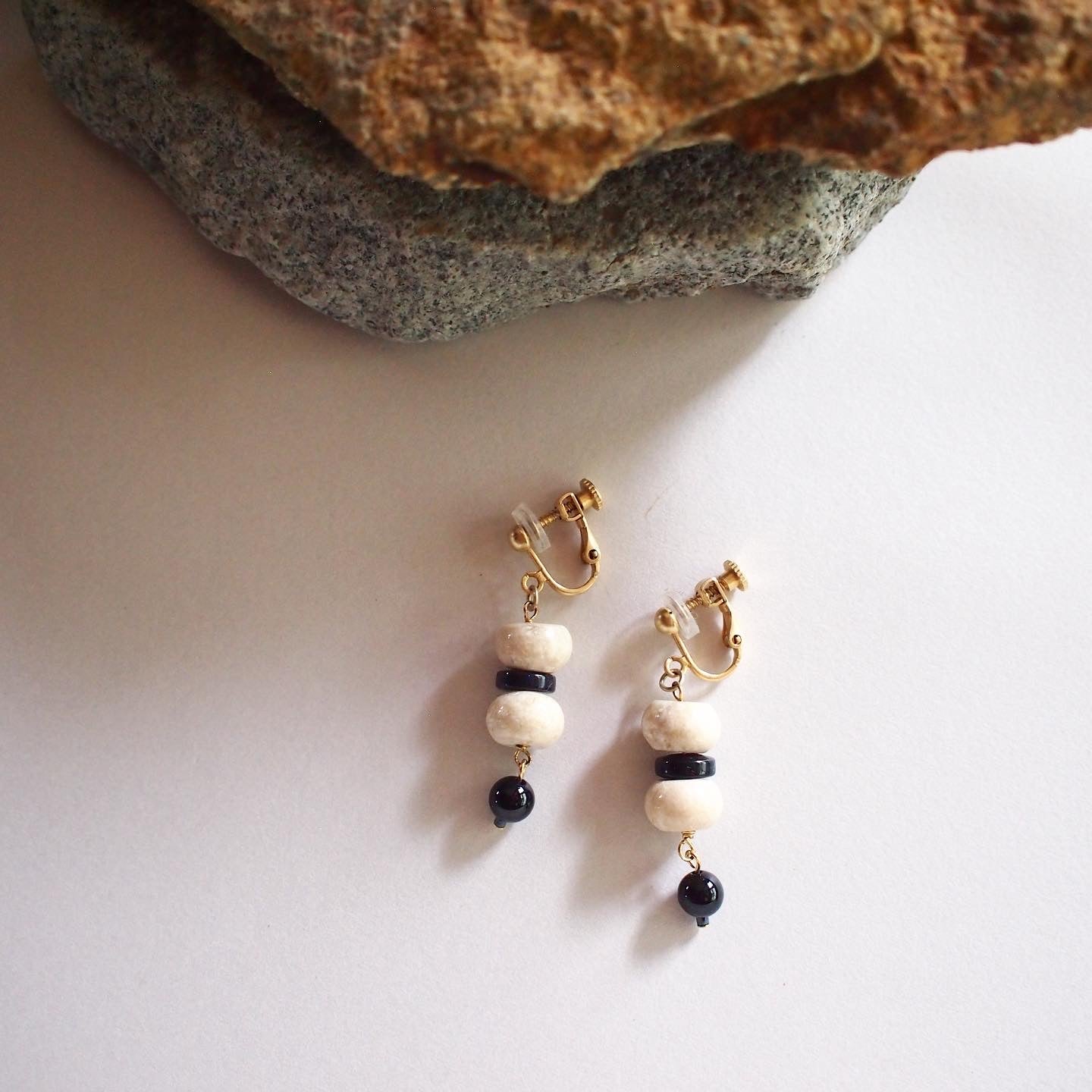 NAVY SUNSET SHORT PIERCE / EARRING