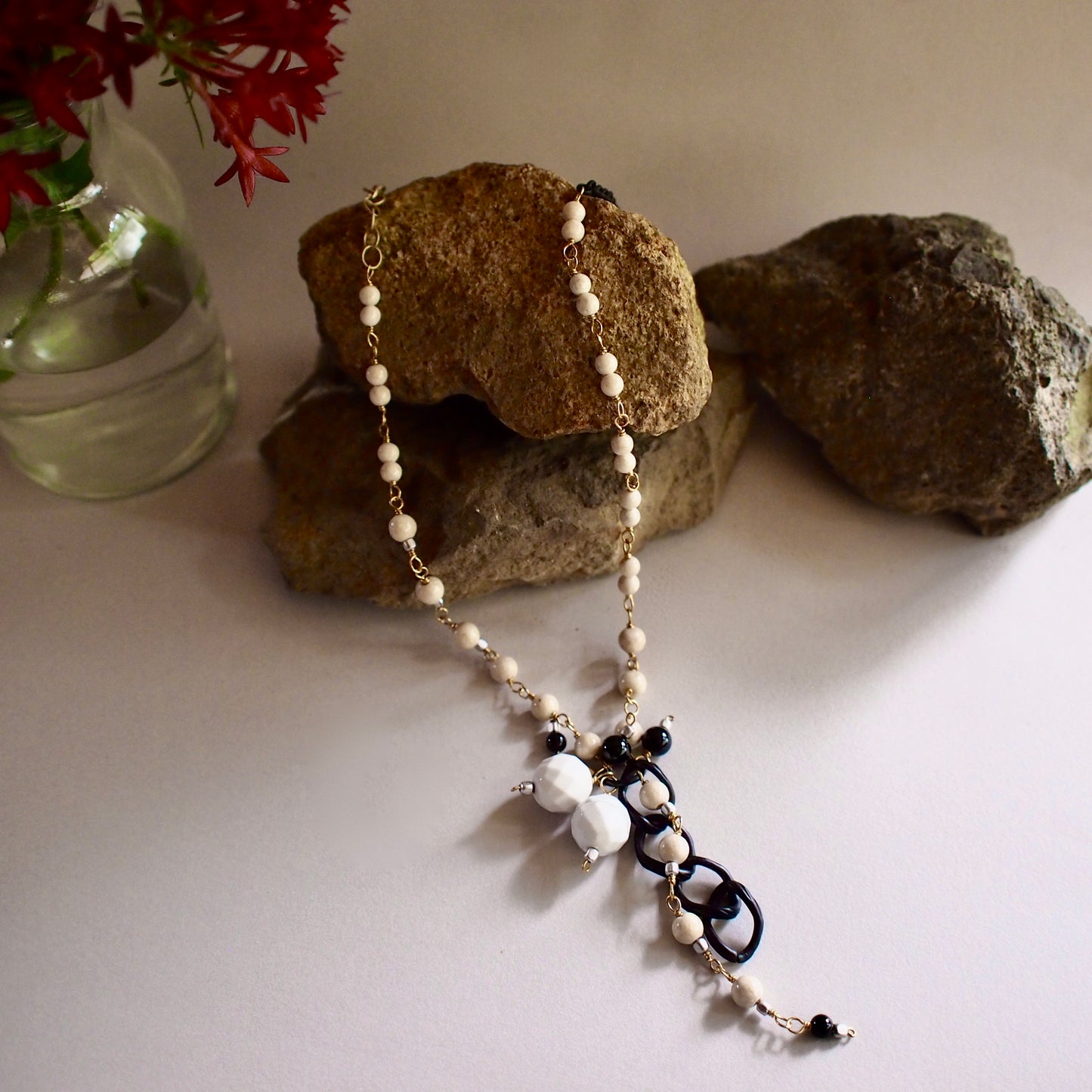 CHELSEA PENDANT NECKLACE_WHITE