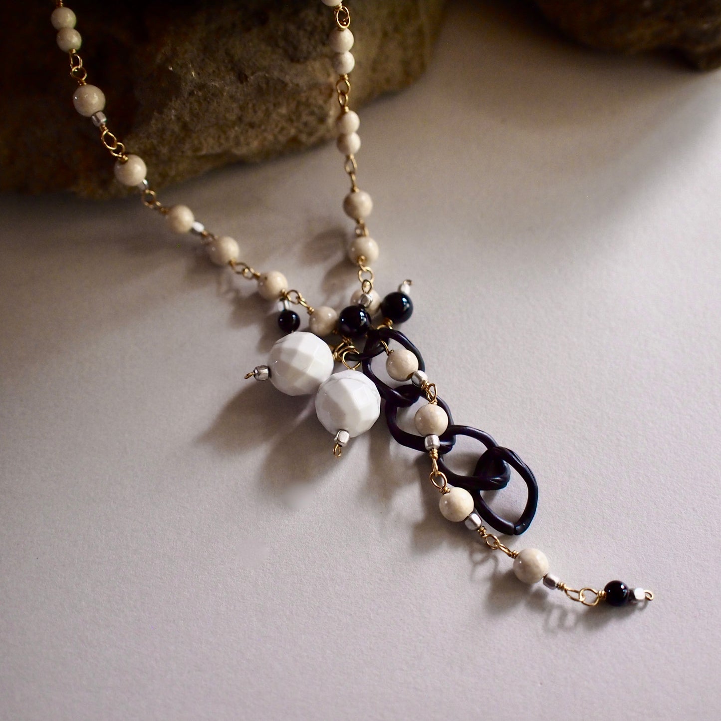 CHELSEA PENDANT NECKLACE_WHITE
