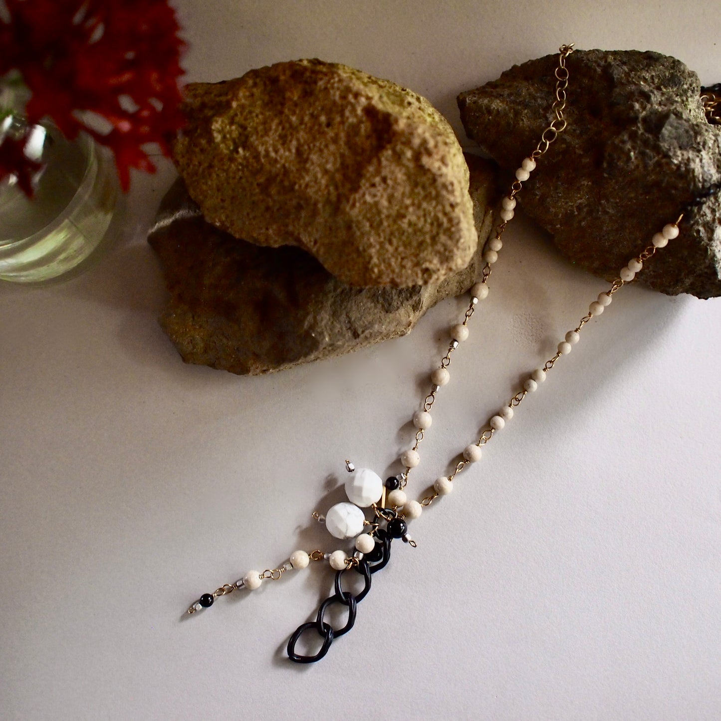 CHELSEA PENDANT NECKLACE_WHITE